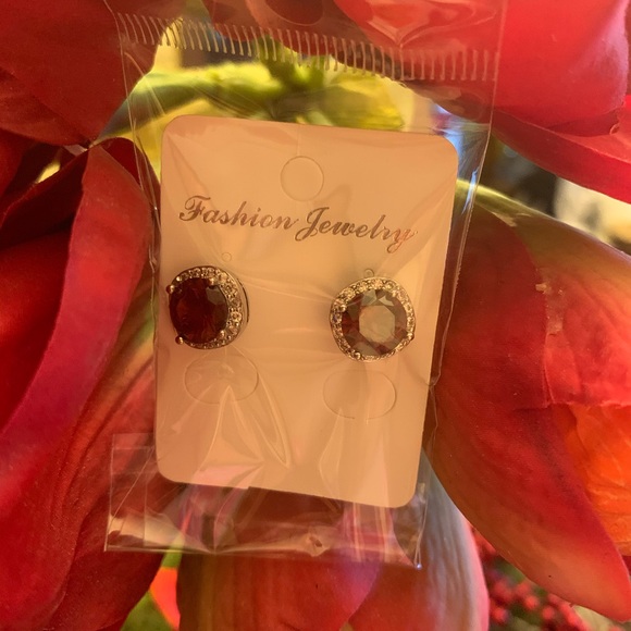 Dressy Stud Earrings - Picture 3 of 5